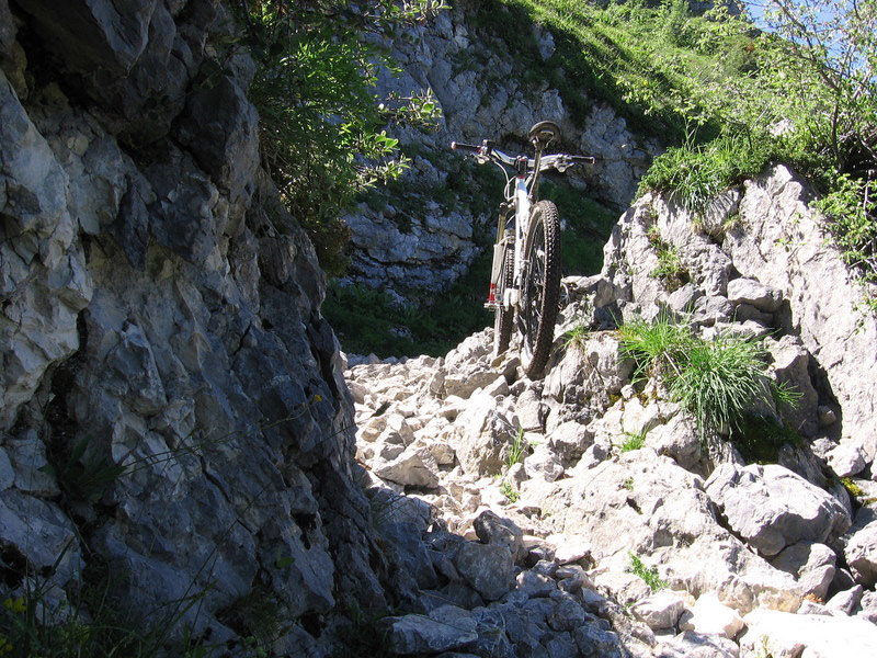 Bouclette en Vercors Oriental : Sentier Gobert trialisant à souhait :@)