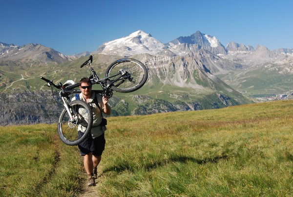 la Grande casse : Marco sur Fond de Grande Casse, qu'on admirera toute la journée sous toutes les coutures! Quand je pense que certains font ça en ski! Quels malades!!! ;-)