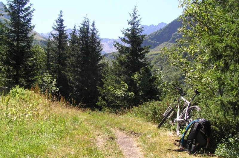 Vallon du Veyton : Ca roule pendant quelques mètres avant l'étang