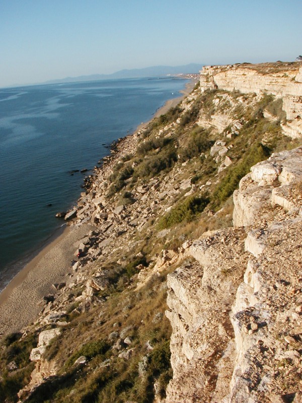 La falaise : La vue sur la plage de Leucate