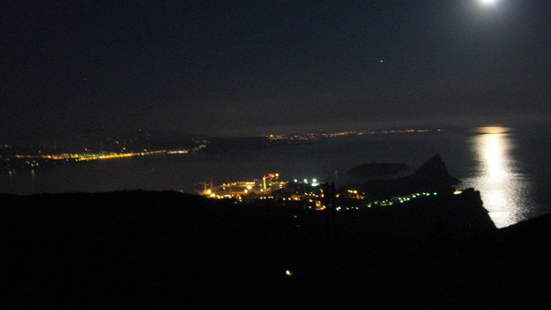 #1 Full Moon Cap Canaille : la baie de la Ciotat vue du Sémaphore, la zone bien éclairée c Full Moon Cap Canaille : la baie de la Ciotat vue du Sémaphore, la zone bien éclairée c'est les Lecques et son spot pour la planche à voile ;)