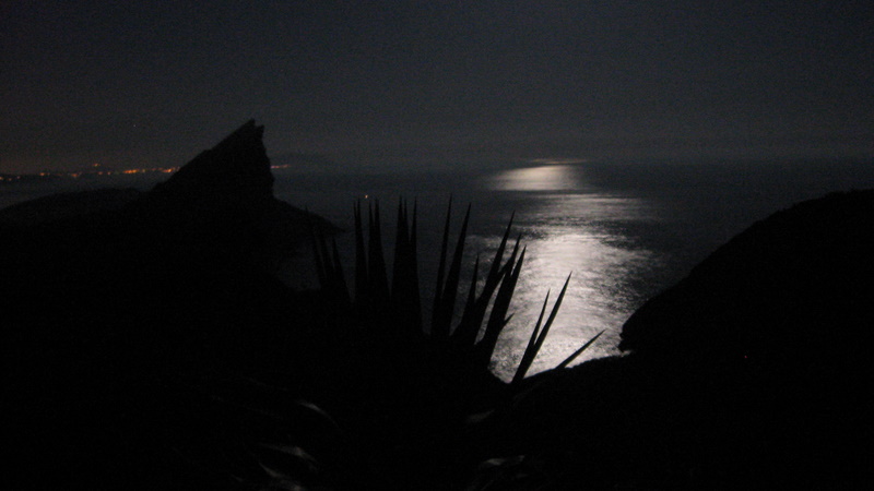 #4 Full Moon Cap Canaille : Le Bec de L Full Moon Cap Canaille : Le Bec de L'aigle vue de Notre Dame de la Garde