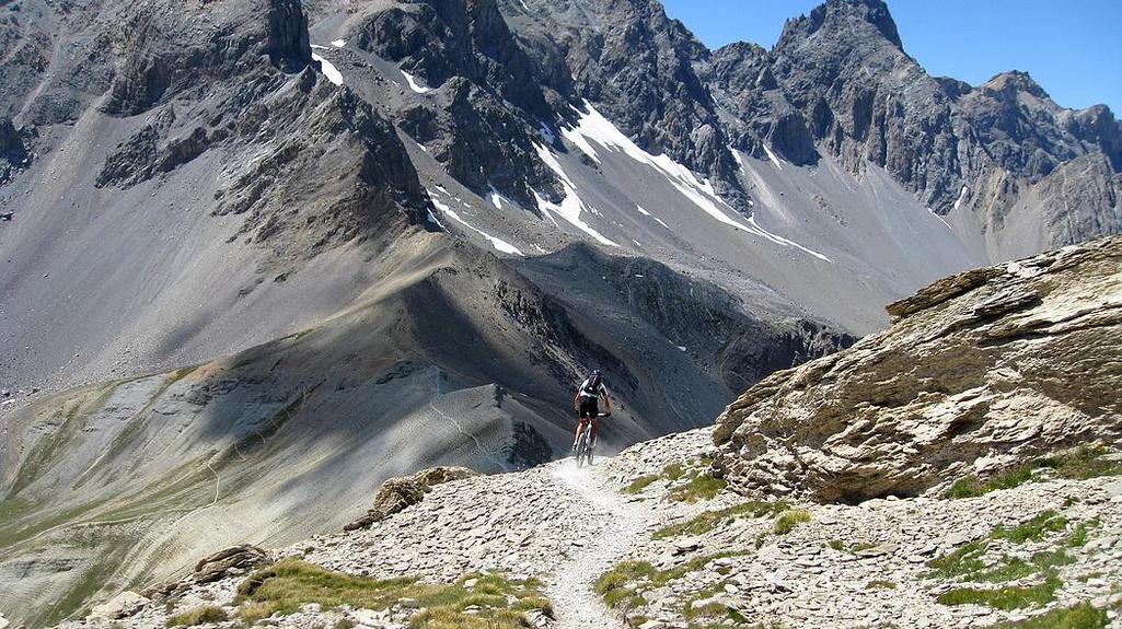 #14 Bientôt la plongée : sinueuse sur le col Bientôt la plongée : sinueuse sur le col
