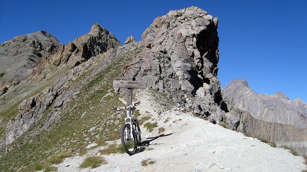 #2 Col Tronchet : La Tête de Girardin tout en haut à gauche Col Tronchet : La Tête de Girardin tout en haut à gauche