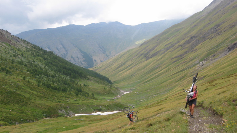 #7 Montée au Col St Martin : début du portage Montée au Col St Martin : début du portage