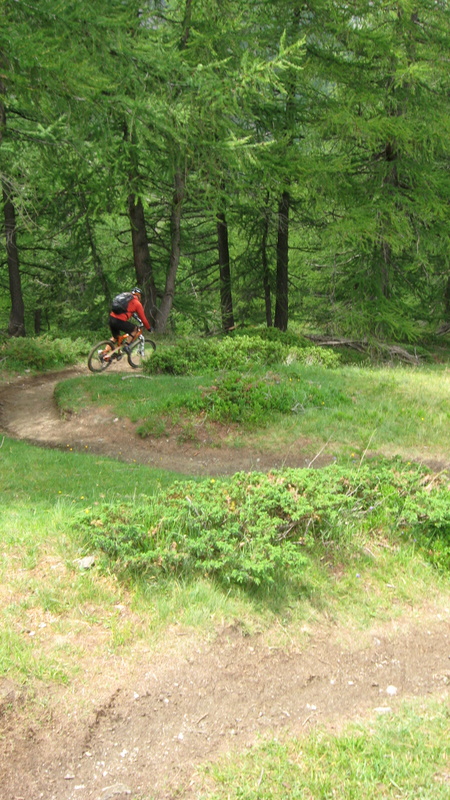 #13 Descente du col de Valpreveyre : Au contraire le pur bonheur dans cette partie !
Du coup plus d Descente du col de Valpreveyre : Au contraire le pur bonheur dans cette partie !
Du coup plus d'autres photos de a suite !