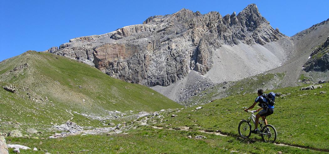 Arrivée sous le col : Avec Massour, col de Stroppia et Tête de Plate Lombarde