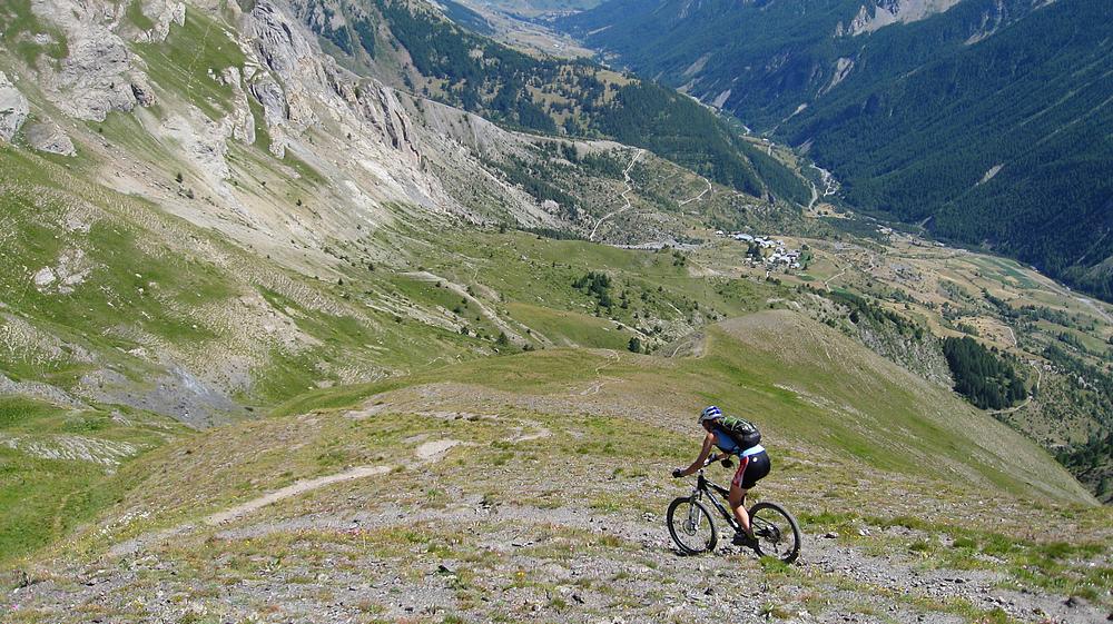 Plongée sur St-Ours : depuis le col de Mirandol