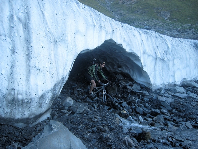 Gouffre : Shama sort du Gouffre béant