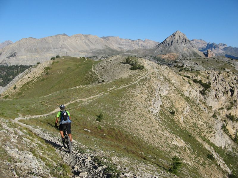 Direction le col de l'Echelle : Au fond à droite c'est le Thabor...