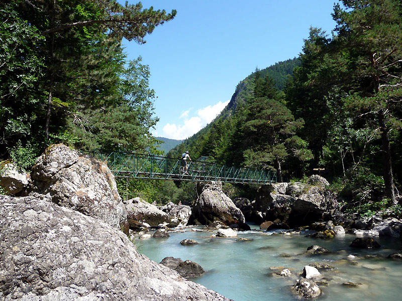 La Souloise : Passage de passerelle et aire de pique-nique