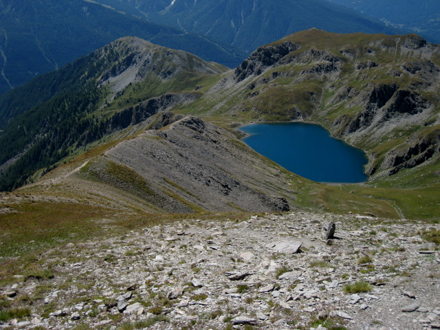 #5 Lac de Malrif : depuis le sommet de Malrif. Le sentier est bien érodé ! Lac de Malrif : depuis le sommet de Malrif. Le sentier est bien érodé !