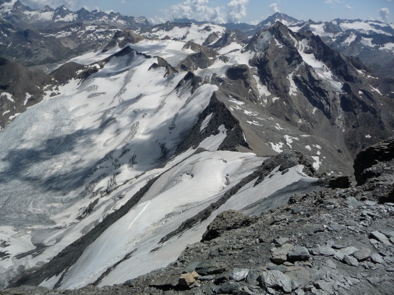 #8 Aiguille de la Grande Sassière : Du sommet, vue sur Tsantaleina et pointe traversière. Aiguille de la Grande Sassière : Du sommet, vue sur Tsantaleina et pointe traversière.