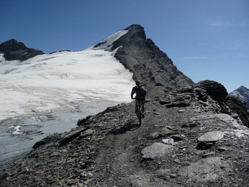 #2 Aiguille de la Grande Sassière : La seule portion roulante après 3300m ! Aiguille de la Grande Sassière : La seule portion roulante après 3300m !