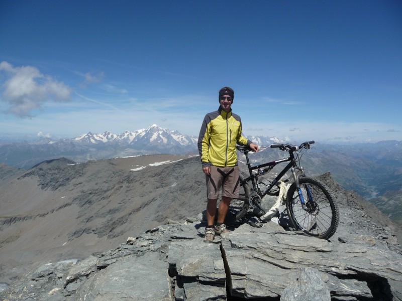 #5 Aiguille de la Grande Sassière : La photo du challenge...avec le Mt Blanc en fond ! Aiguille de la Grande Sassière : La photo du challenge...avec le Mt Blanc en fond !