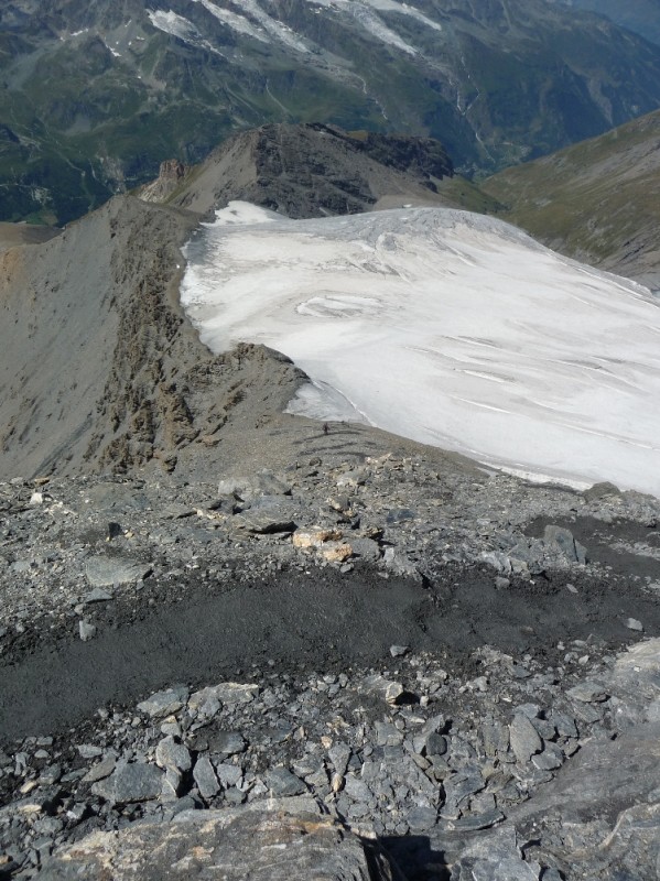 Aiguille de la Grande Sassière : Vues du sommet : la dernière pente et l'arête à suivre le long du glacier.
