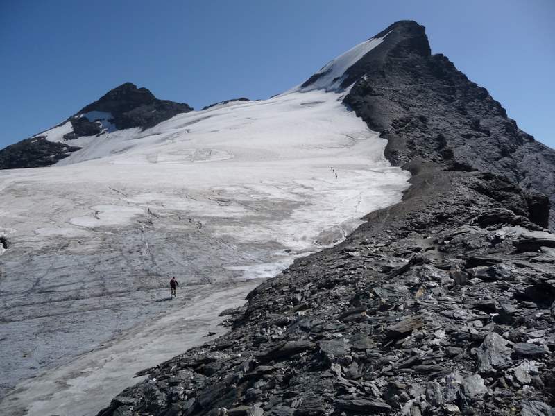 #3 Grde Sassière : En train de courser les alpinistes sur le glacier de la Sassière Grde Sassière : En train de courser les alpinistes sur le glacier de la Sassière