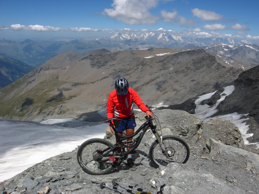#16 Sassière : Pierre récite ses mantras avant la descente Sassière : Pierre récite ses mantras avant la descente