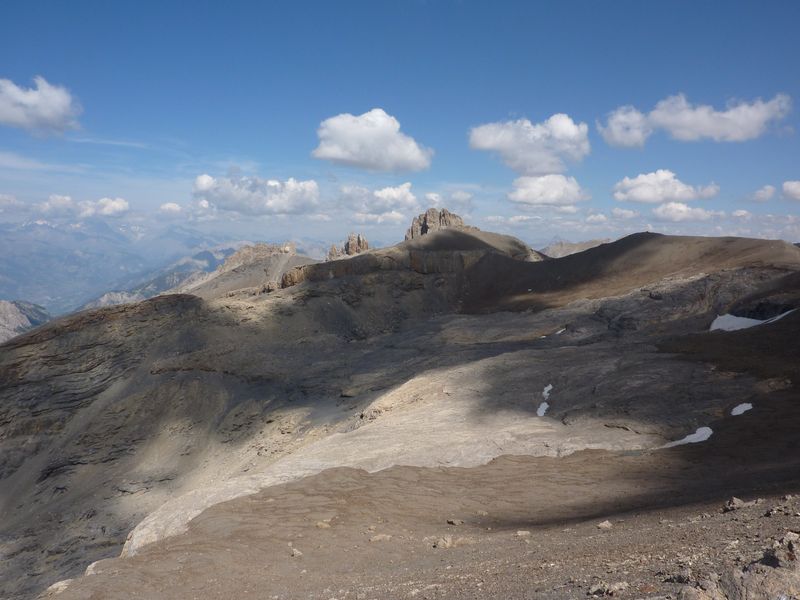 Vue du sommet : On voit bien la dalle claire que l'on doit traverser