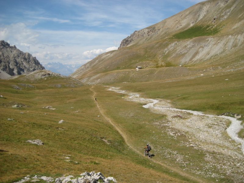 Vallon Laugier : Bucolique. C'est juste ici qu'on bifurque à gauche pour le col de la Coulette