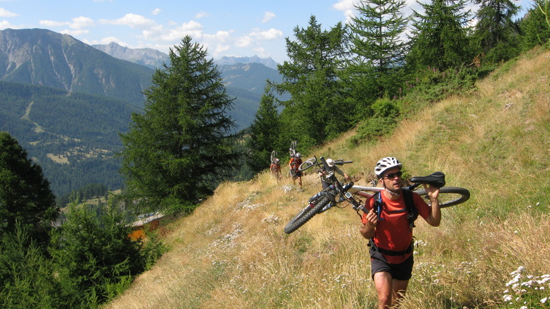 Montée Col de Rasis : Ca porte un peu après les bergeries