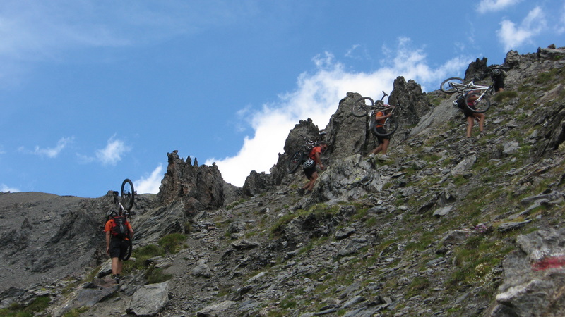 Montée Col de Rasis : De longues parties censurées, avant de retrouver la VRAIE montagne, celle des portages rudes et EFFICACES :)