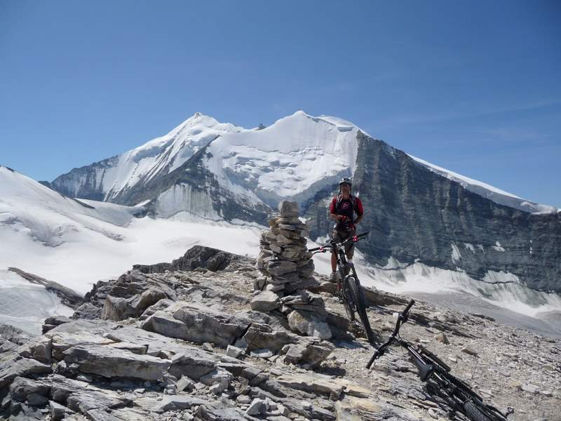 #11 Schöllihorn : Sommet du Schöllihorn, aux premières loges sous le Weisshorn Schöllihorn : Sommet du Schöllihorn, aux premières loges sous le Weisshorn