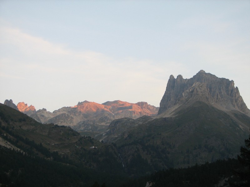#1 MONT THABOR : Au petit jour avec le Grand et le petit Seru MONT THABOR : Au petit jour avec le Grand et le petit Seru