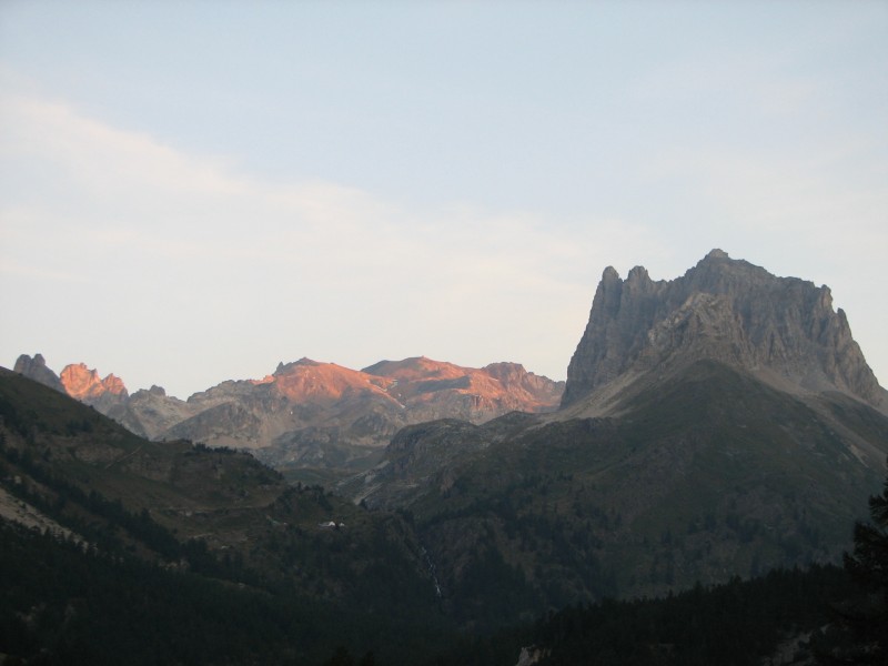 MONT THABOR : Au petit jour avec le Grand et le petit Seru