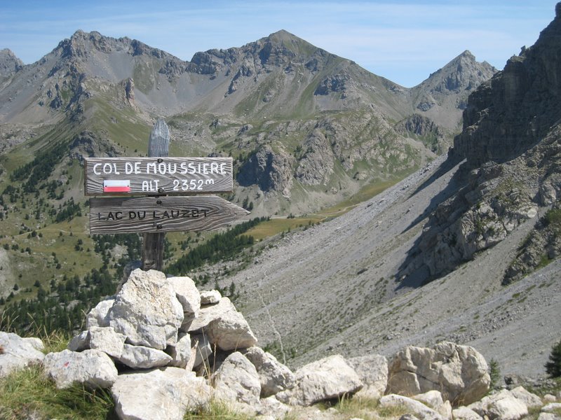 #6 Col de Moussière : Le col de Moussière, avec le col St Antoine en arrière plan Col de Moussière : Le col de Moussière, avec le col St Antoine en arrière plan