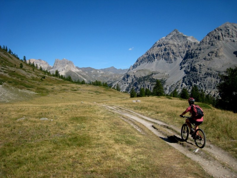 #8 Col des Thures : début de la descente sur la Vallée Etroite Col des Thures : début de la descente sur la Vallée Etroite