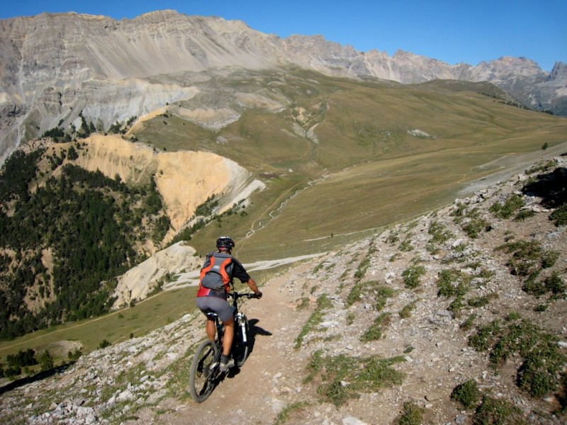 #6 10H45 Col des Thures : traversée sous l 10H45 Col des Thures : traversée sous l'Aiguille Rouge pour rejoindre le col
