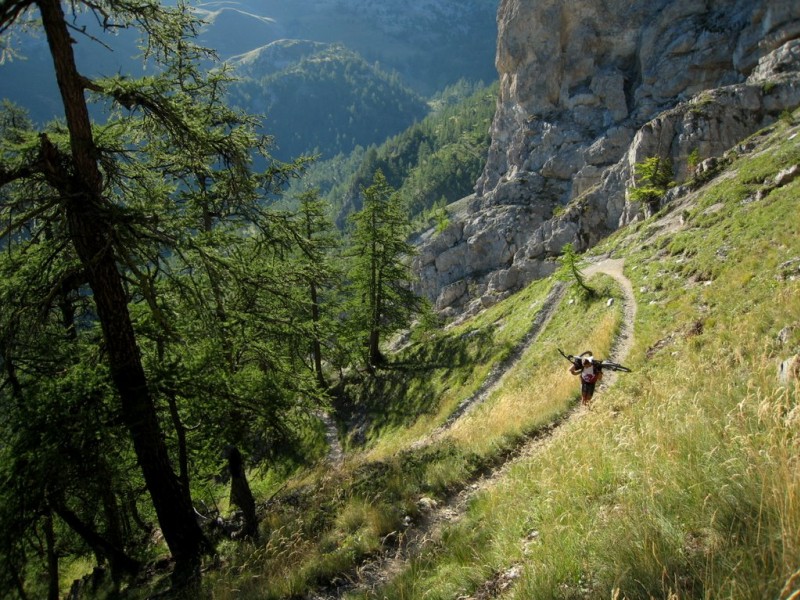 #3 Traversée des Acles : le court portage sous les tours dolomitiques Traversée des Acles : le court portage sous les tours dolomitiques