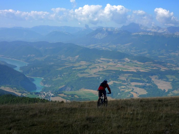 #3 Freeride alpage : Et zhou dans la descente depuis le sommet. Attention aux trous des vaches quand même pour éviter l Freeride alpage : Et zhou dans la descente depuis le sommet. Attention aux trous des vaches quand même pour éviter l'OTB