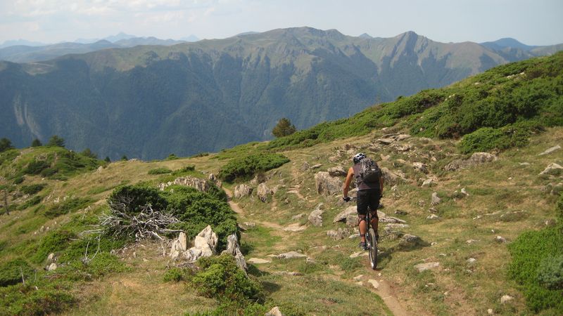 Descente sur Saunères : ça ressemble aux Bauges en face !