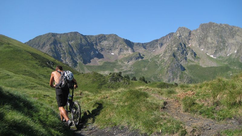 Poussage difficile : Mortel ce sentier à vache quand on a un coup de calgon, c'est des coups à jeter son vélo par terre ;-))