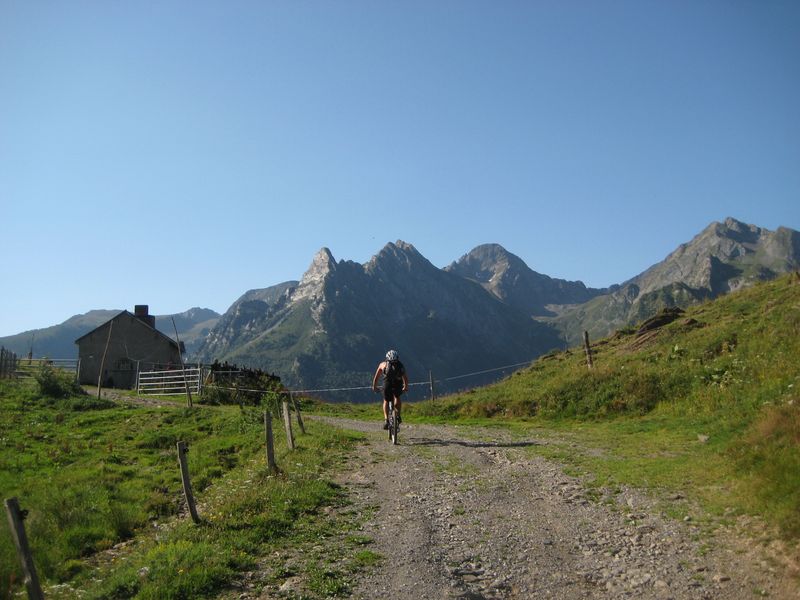 Cabane de Campsaur : Dire qu'on va tout là-bas au fond à gauche !