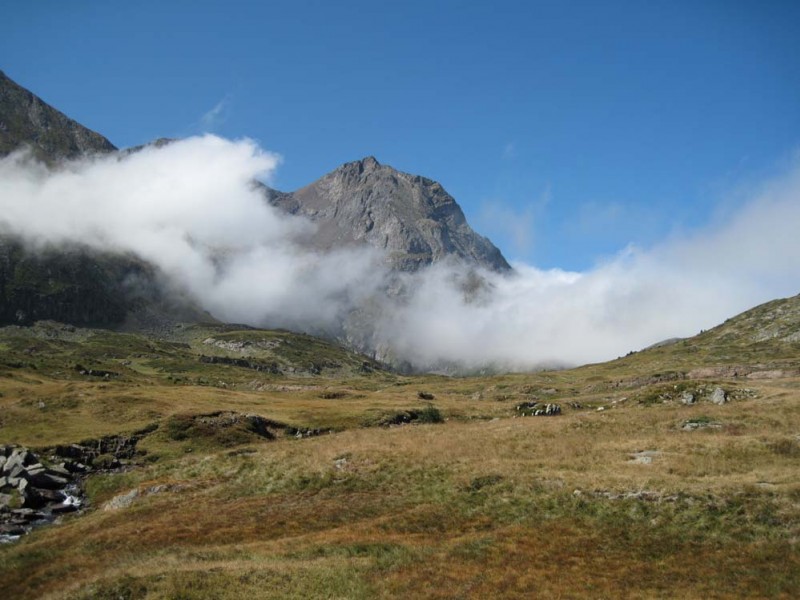 #4 La Jasse : Sur le 1er plateau à 1999. Rocher Culasson dans une écharpe de brume La Jasse : Sur le 1er plateau à 1999. Rocher Culasson dans une écharpe de brume