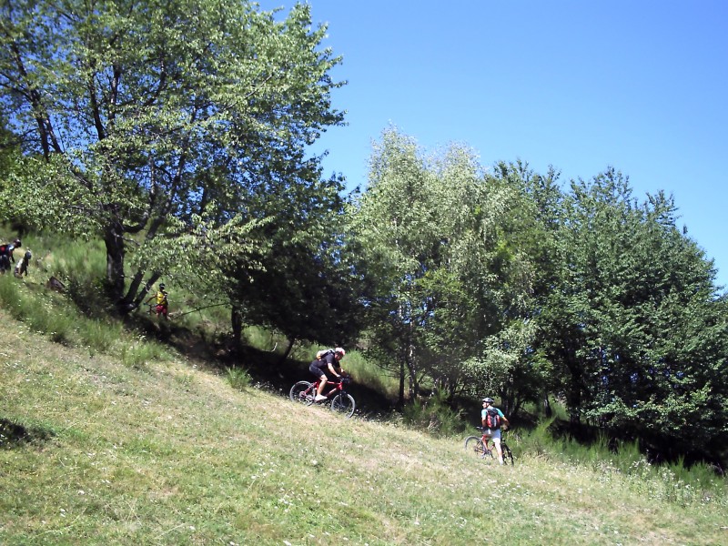 #3 Départ de la 1ère descente : Aux niveau des premières granges, le sentier est peu évident à suivre. Ensuite c Départ de la 1ère descente : Aux niveau des premières granges, le sentier est peu évident à suivre. Ensuite c'est plus facile.
