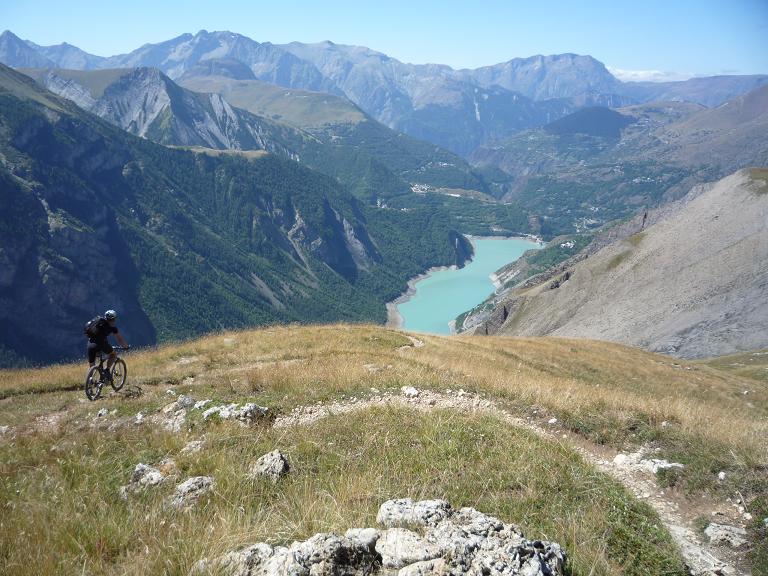 #5 Haut des clots : Début de la descente des clots, magnifique vue sur le Chambon - on se croirait presque dans les photos de EtienneH! Haut des clots : Début de la descente des clots, magnifique vue sur le Chambon - on se croirait presque dans les photos de EtienneH!