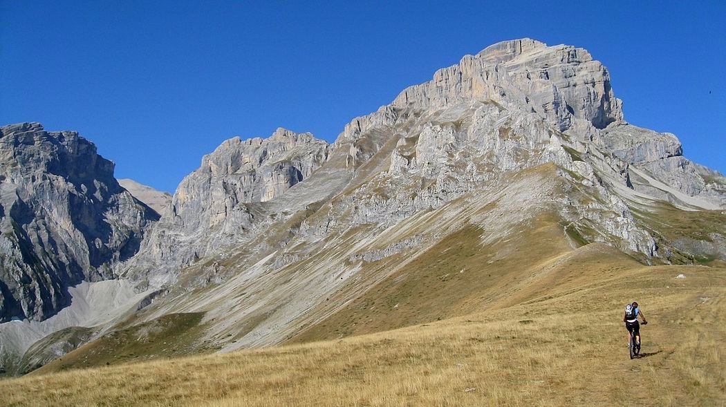 Montée au-dessus : du col des Faïsses