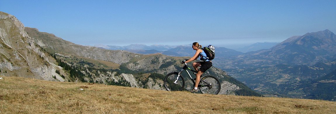 Sur la crête : dominant le plateau Matheysin