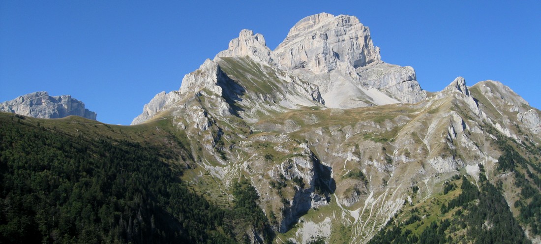 Le maître des lieux : vu du col de la Samblue