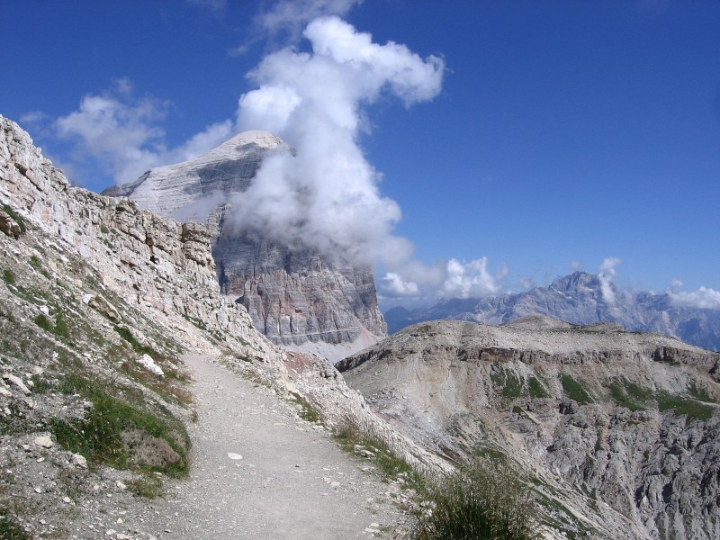 #14 Dolomites-Forca Lagazuoi : On quitte le Forca Lagazuoi par un sentier (via 401) roulant et un peu expo. Dolomites-Forca Lagazuoi : On quitte le Forca Lagazuoi par un sentier (via 401) roulant et un peu expo.
