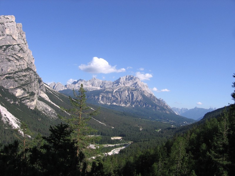 #22 Dolomites-Forca Lagazuoi : Cortina d Dolomites-Forca Lagazuoi : Cortina d'Ampezzo en fond de vallée.