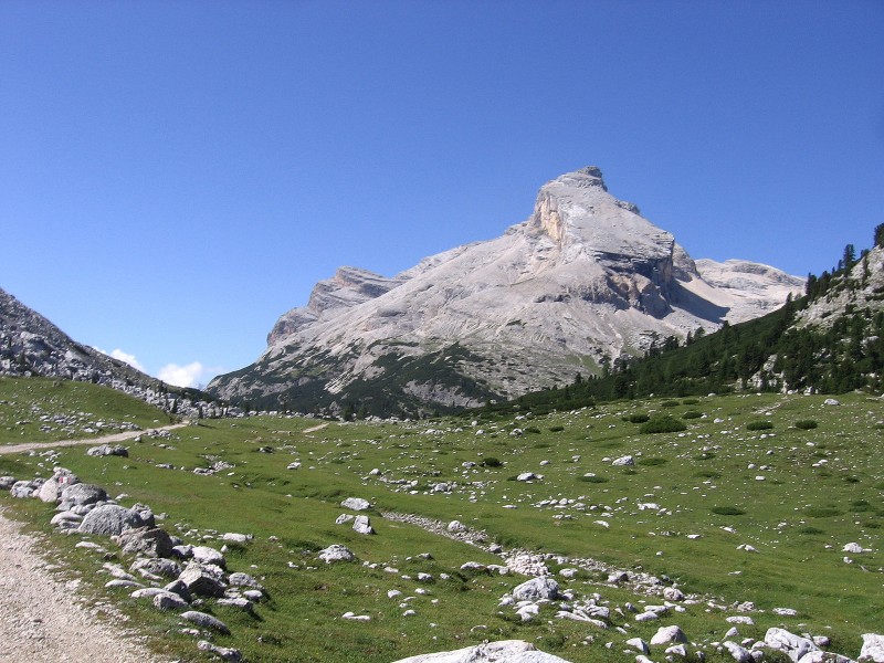 #5 Dolomites-Forca Lagazuoi : Toujours cette belle piste avant de mettre la poignée en coin dans le Gran Plan. Piz Taibun. Dolomites-Forca Lagazuoi : Toujours cette belle piste avant de mettre la poignée en coin dans le Gran Plan. Piz Taibun.