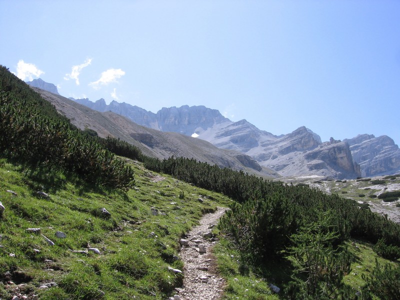 #6 Dolomites-Forca Lagazuoi : Sentier (via 20b) remontant sur le Forca di Lech. Dolomites-Forca Lagazuoi : Sentier (via 20b) remontant sur le Forca di Lech.