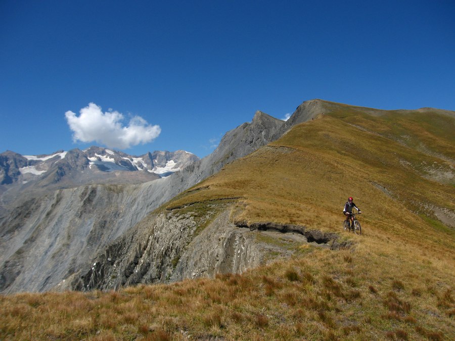 Tête du Vallon : Grandes Rousses dans le rétro