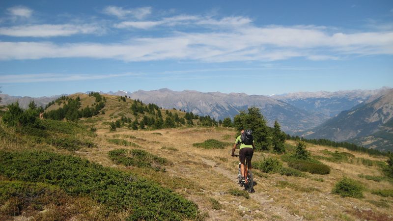 #6 Crête du Lauzet : On voit même le Mont Blanc tout au fond au fond... Crête du Lauzet : On voit même le Mont Blanc tout au fond au fond...