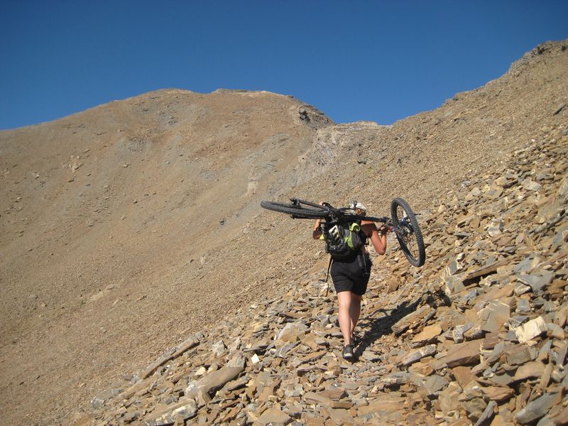 #4 Portage sur la crête Est : Rustique de haut en bas ! Portage sur la crête Est : Rustique de haut en bas !